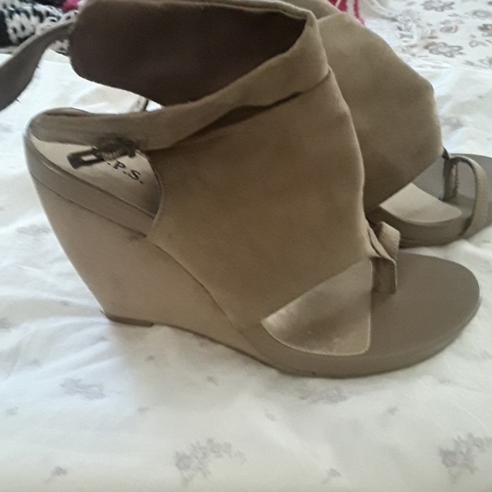 Shoes - Picture 3 of 3